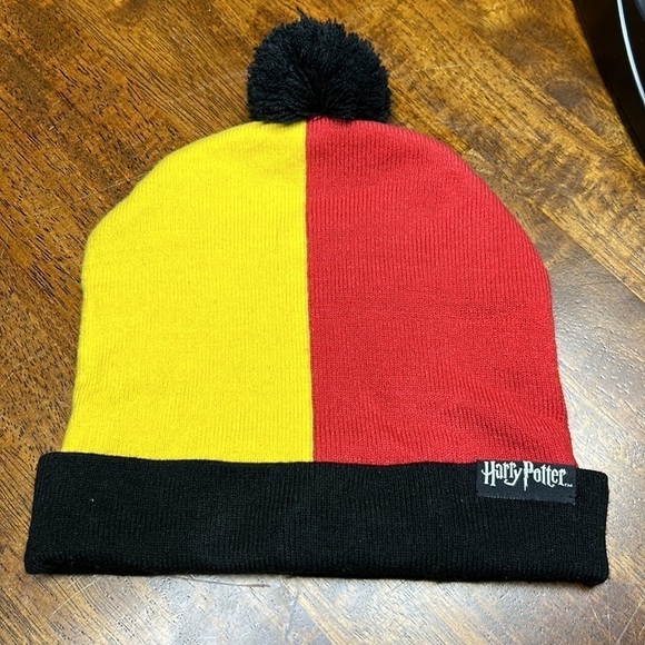 Gryffindor stocking cap nwot winter snow skiing Harry Potter hat. Universal hat - Picture 2 of 7